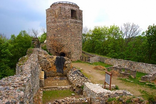 Влень – найдавніший мурований замок 