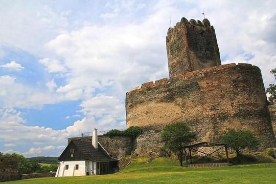 Замок Болькув: вежа з дзьобом і загадковий тунель